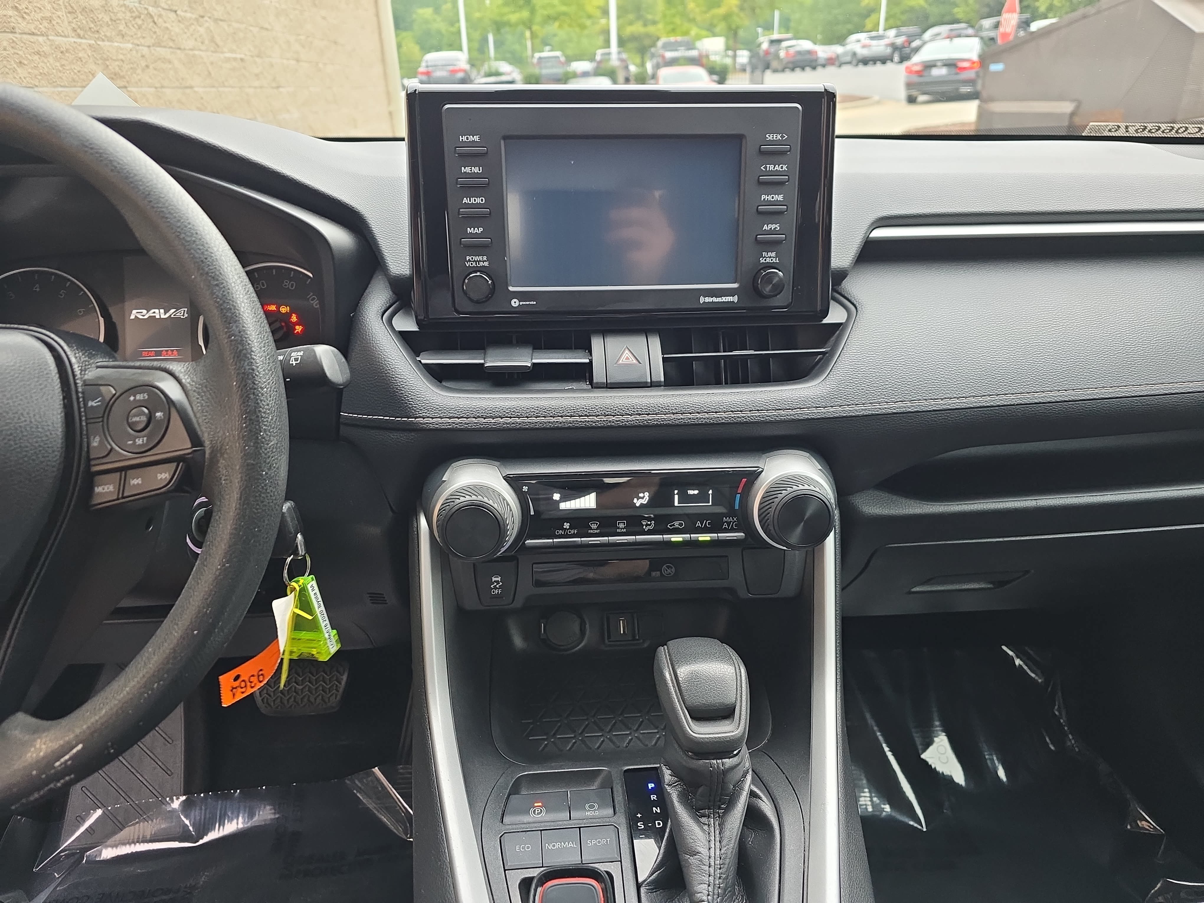 Used 2020 Toyota RAV4 LE FWD image 20
