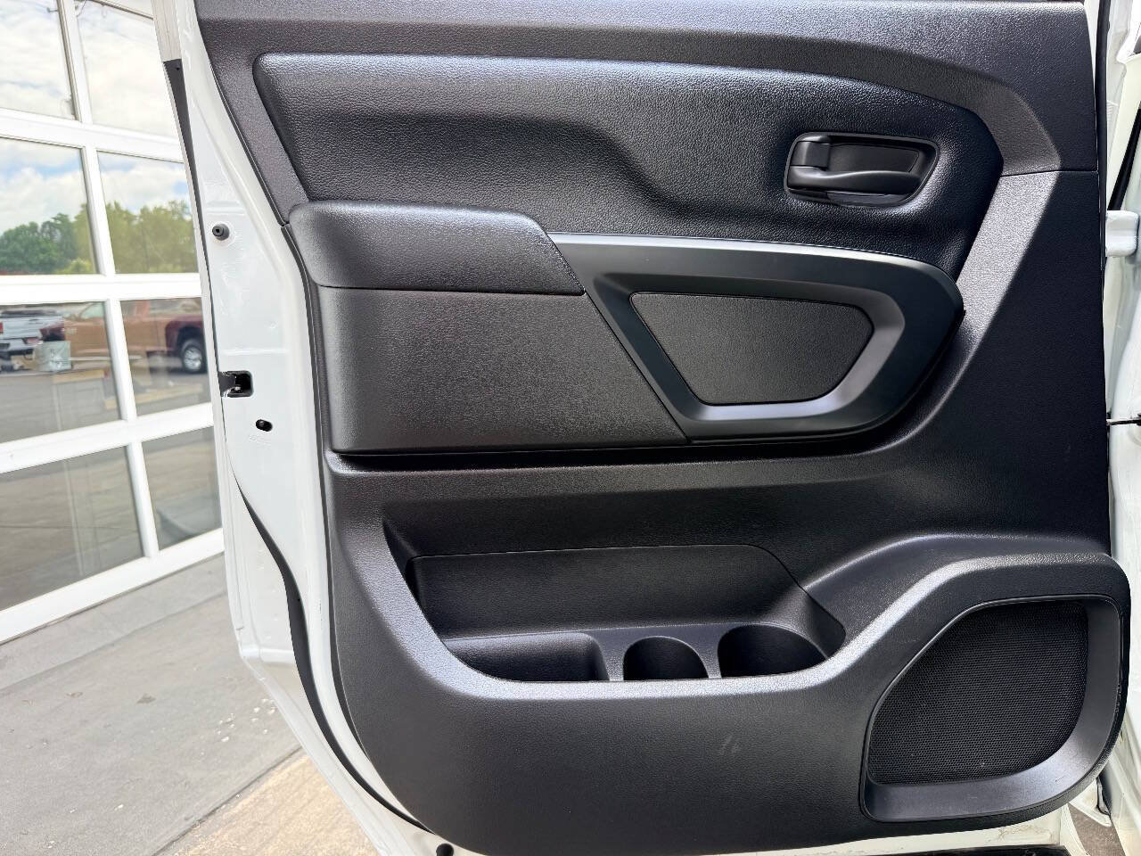 Used 2017 Nissan Titan S AWD/4WD image 24