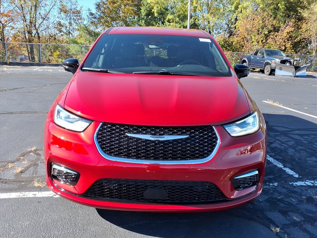 New 2026 Chrysler Pacifica Select image 2