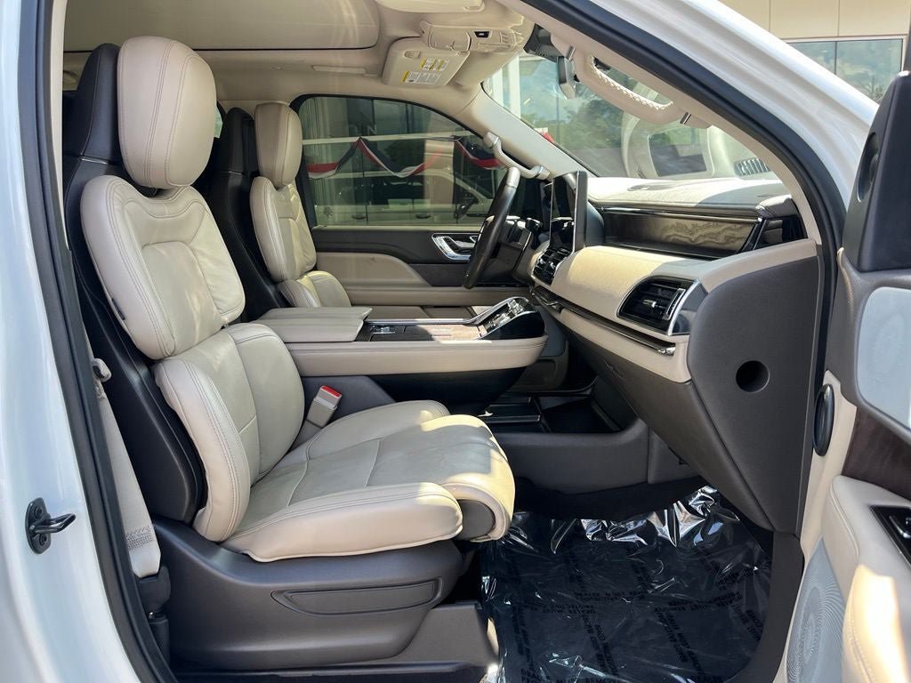 Certified 2023 Lincoln Navigator L Reserve AWD/4WD image 25