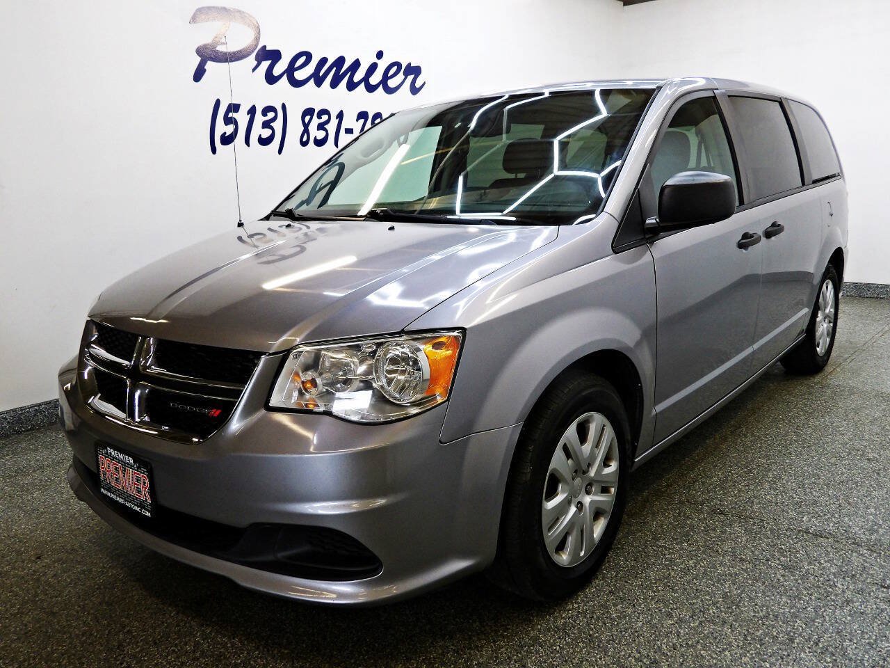 Used 2019 Dodge Grand Caravan SE w/ UConnect Hands-Free Group FWD image 1
