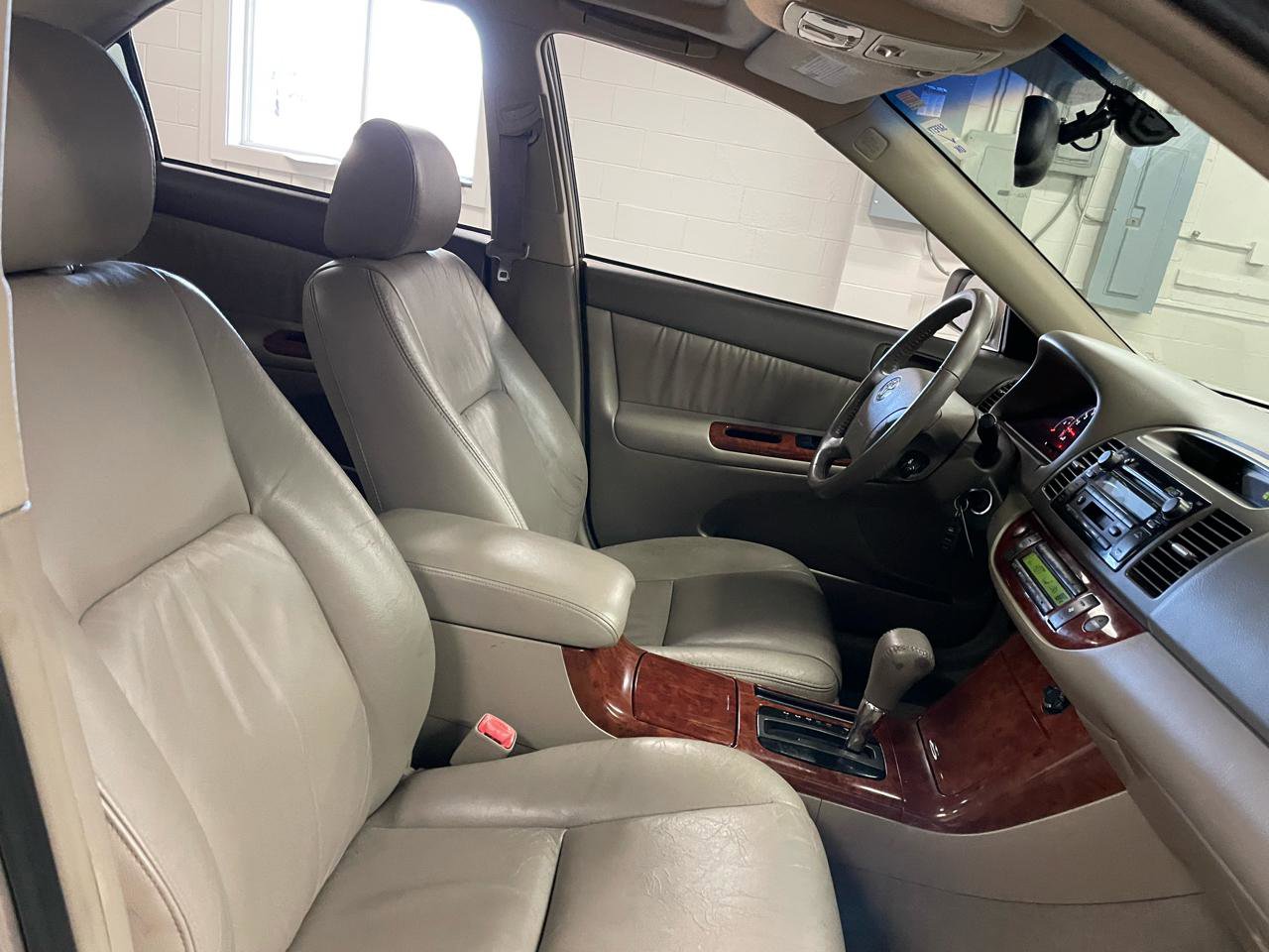 Used 2005 Toyota Camry XLE FWD image 19