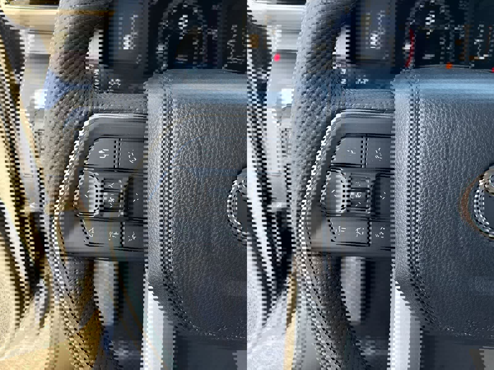 Used 2025 Toyota Tacoma SR5 image 27