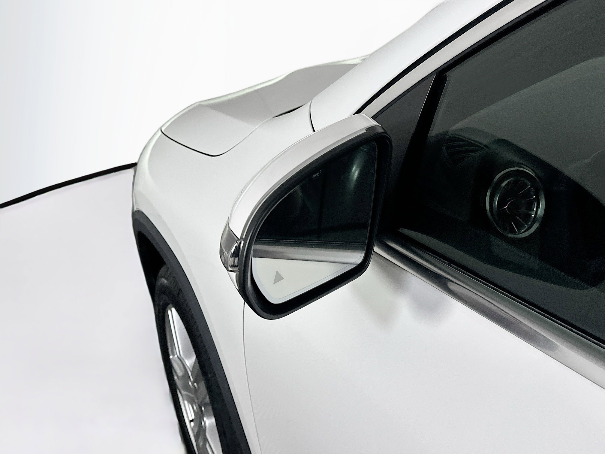 Used 2023 Mercedes-Benz GLA 250 4MATIC w/ Premium Package image 16