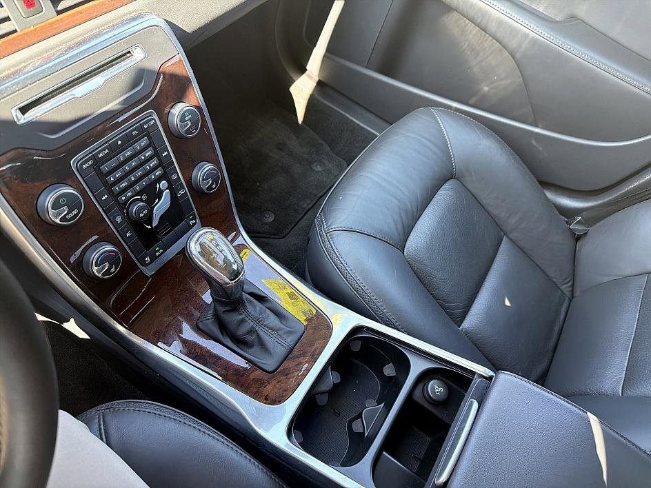 Used 2013 Volvo XC70 3.2 image 16