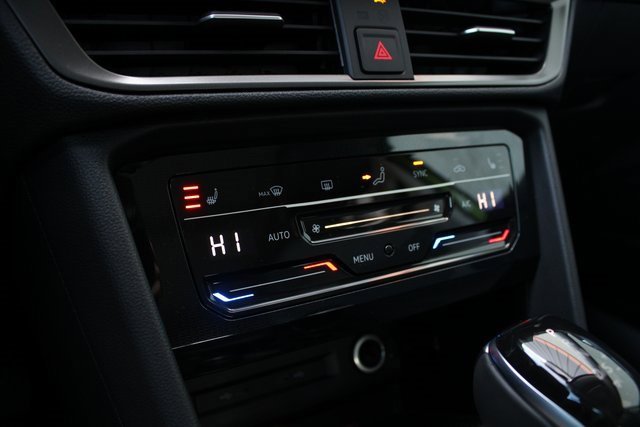 New 2025 Volkswagen Taos SE image 6