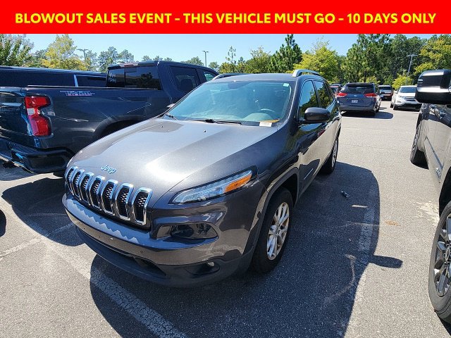 Used 2016 Jeep Cherokee Latitude w/ Cold Weather Group AWD/4WD image 4