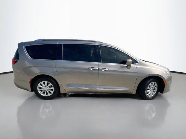 Used 2018 Chrysler Pacifica Touring-L Plus w/ Advanced Safetytec Group FWD image 9