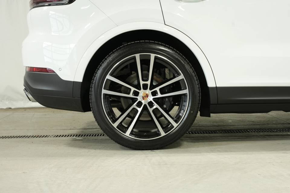 Certified 2026 Porsche Cayenne AWD/4WD image 41