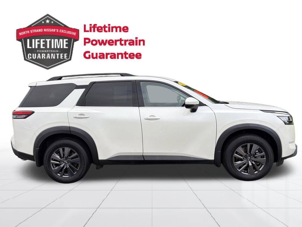 Used 2022 Nissan Pathfinder SV w/ SV Premium Package FWD image 8