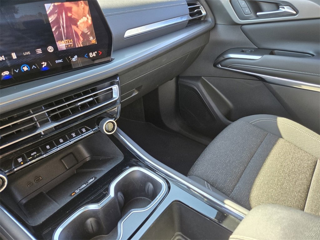 Used 2025 Chevrolet Traverse LT image 26