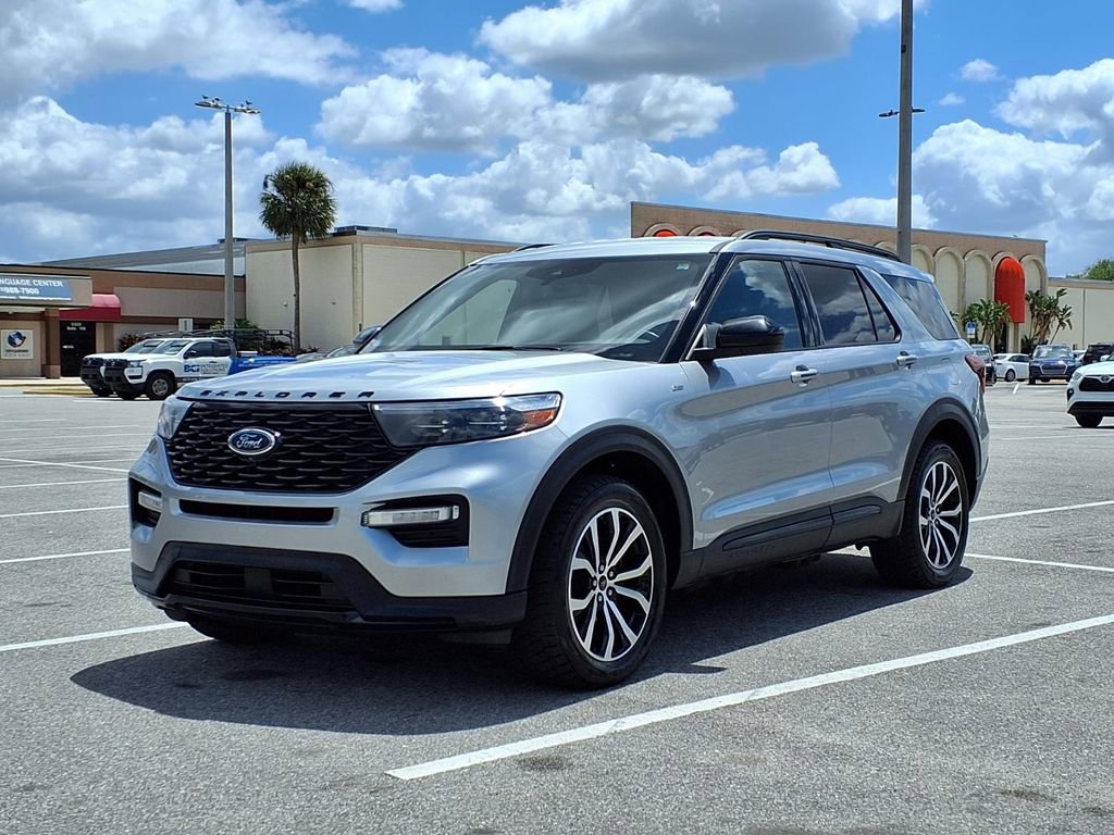 Used 2023 Ford Explorer ST-Line w/ Class IV Trailer Tow Package AWD/4WD image 3