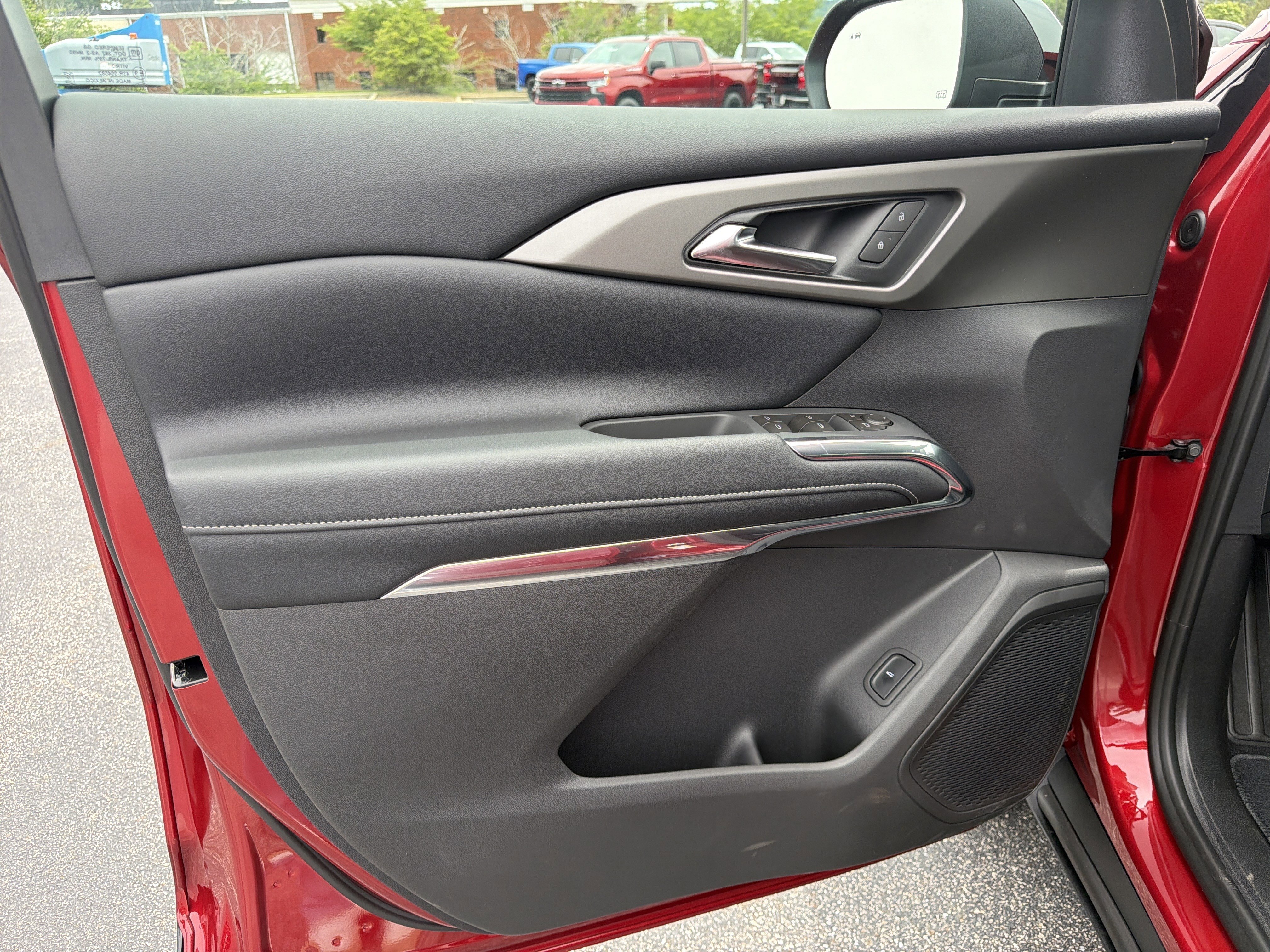New 2026 Chevrolet Traverse LT w/ Midnight/Sport Edition FWD image 10