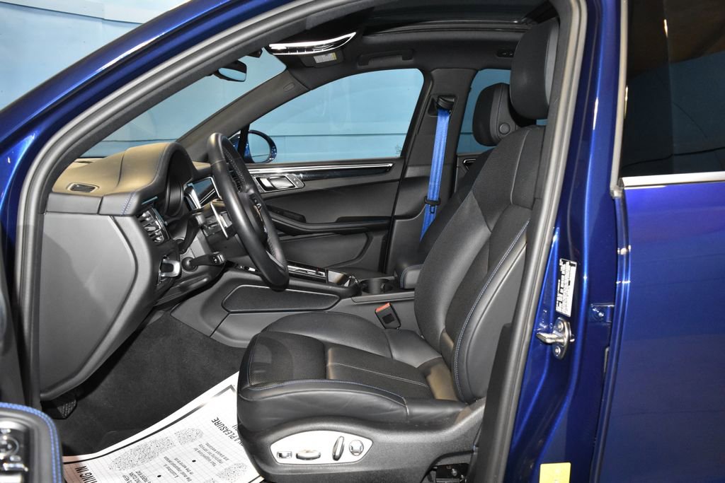 Certified 2024 Porsche Macan image 11