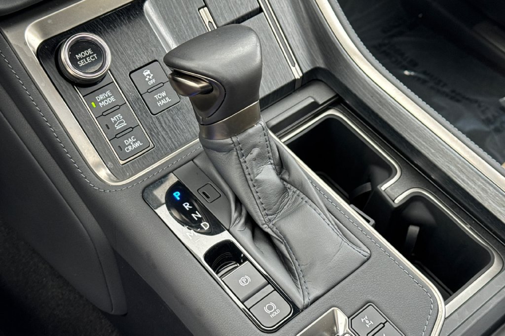 Used 2025 Lexus GX 550 w/ Accessory Package (32) AWD/4WD image 25