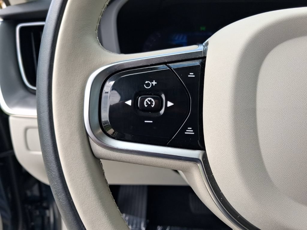 Used 2024 Volvo XC60 B5 Core w/ Protection Package Premier AWD/4WD image 19