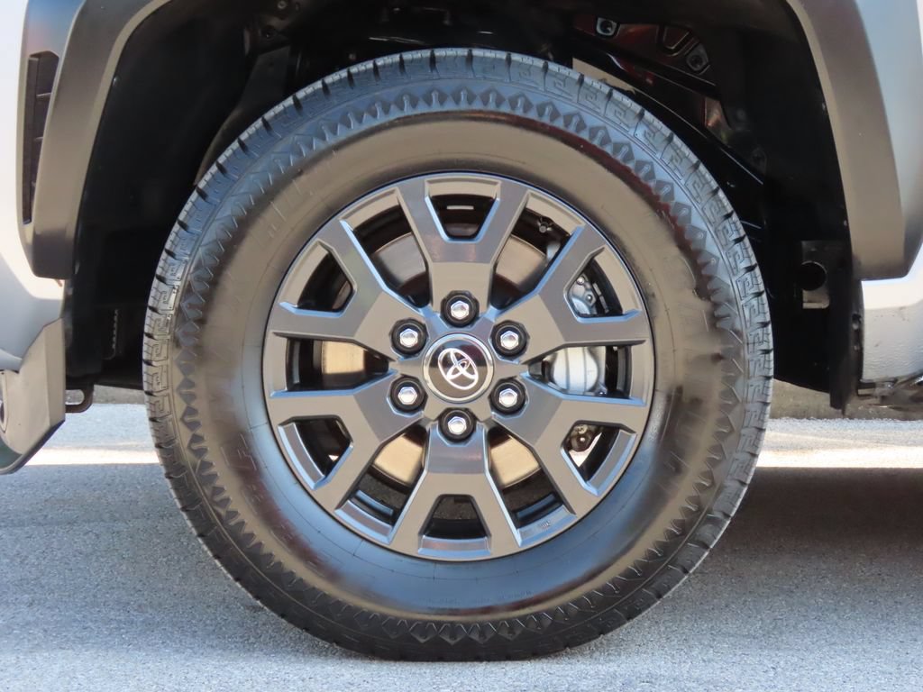 Used 2025 Toyota 4Runner SR5 AWD/4WD image 16