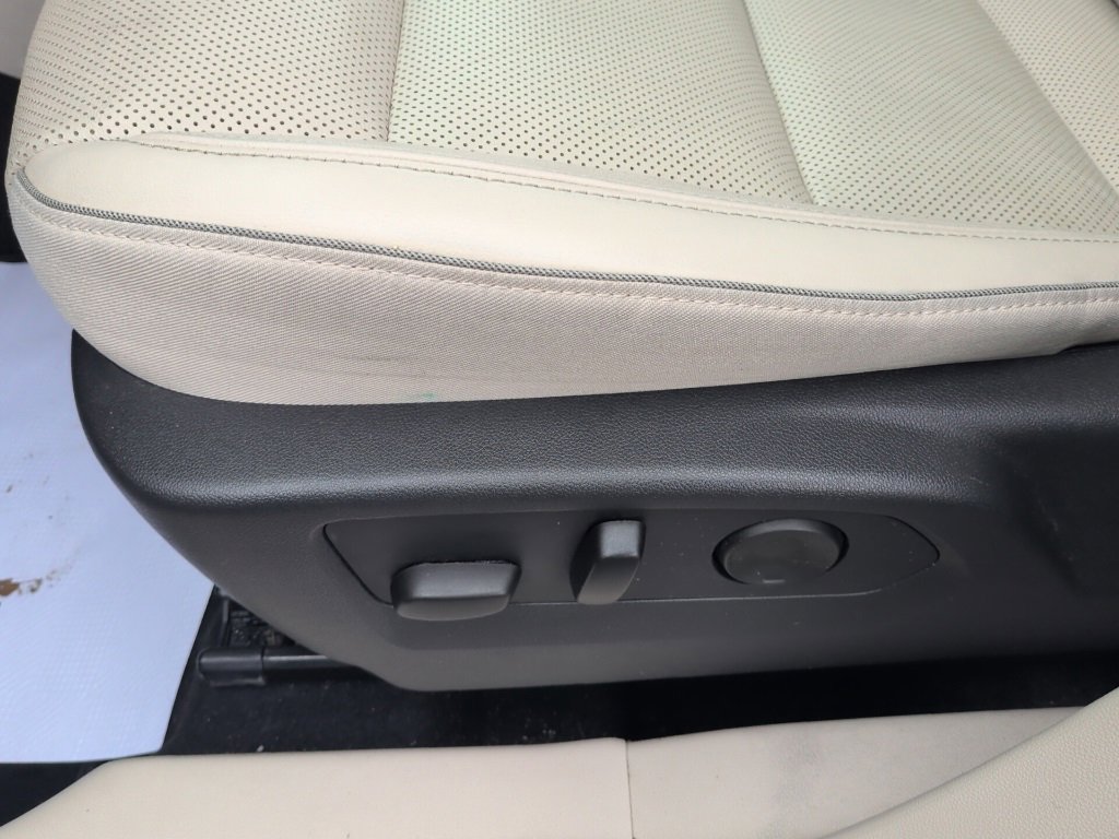 Used 2021 Buick Envision Essence w/ Technology Package I image 33