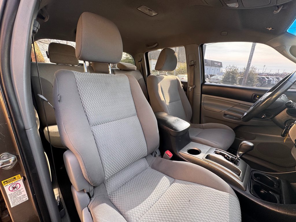 Used 2014 Toyota Tacoma PreRunner w/ SR5 Package image 24