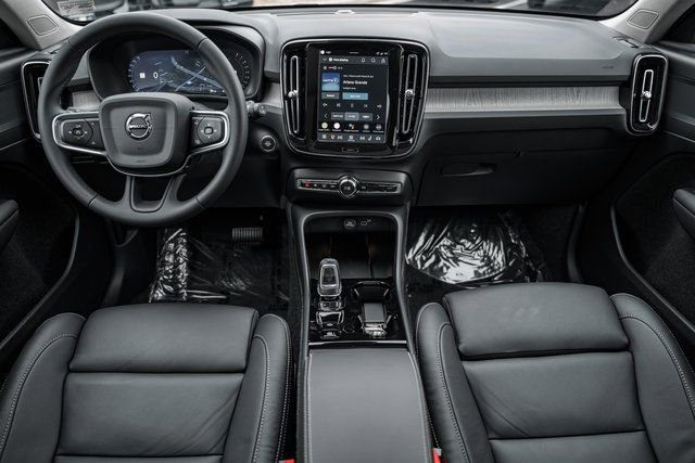 New 2026 Volvo XC40 B5 Plus w/ Protection Package Premier image 20