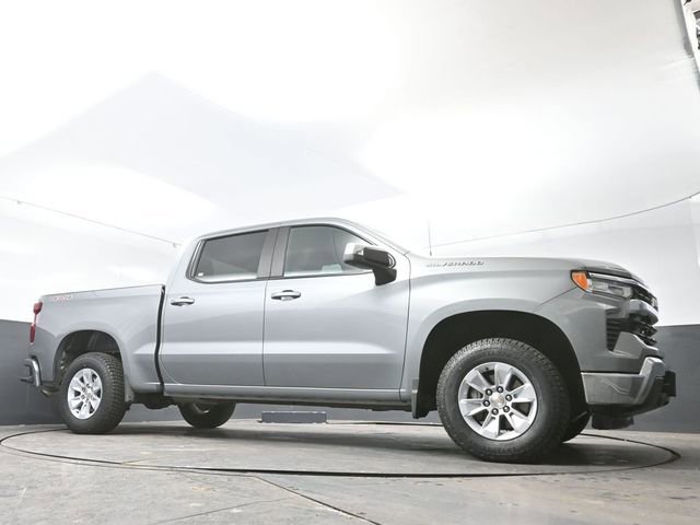 Used 2025 Chevrolet Silverado 1500 LT AWD/4WD image 48