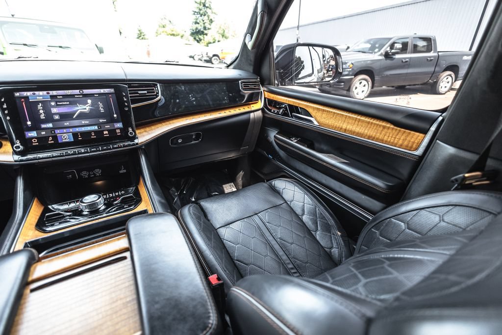 Used 2022 Jeep Grand Wagoneer Series III w/ Flexible Seating Group AWD/4WD image 20