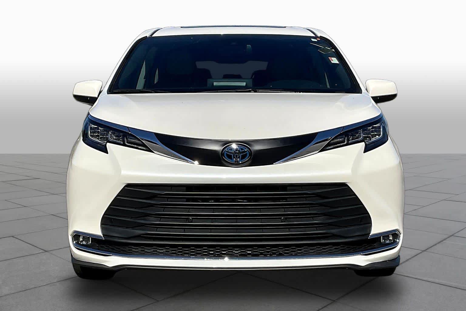 Used 2021 Toyota Sienna XLE FWD image 4