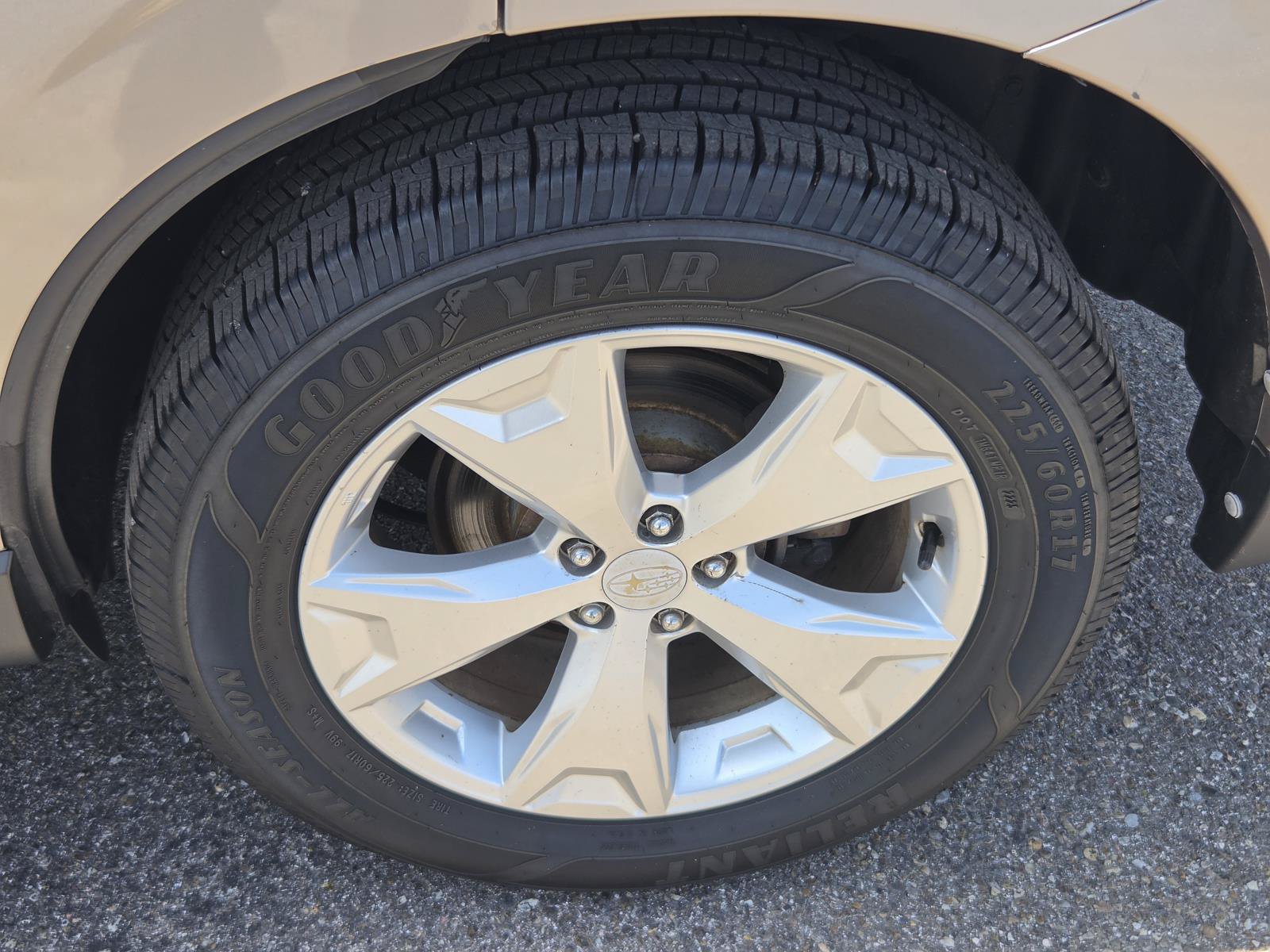 Used 2014 Subaru Forester 2.5i Premium w/ All-Weather Package AWD/4WD image 24