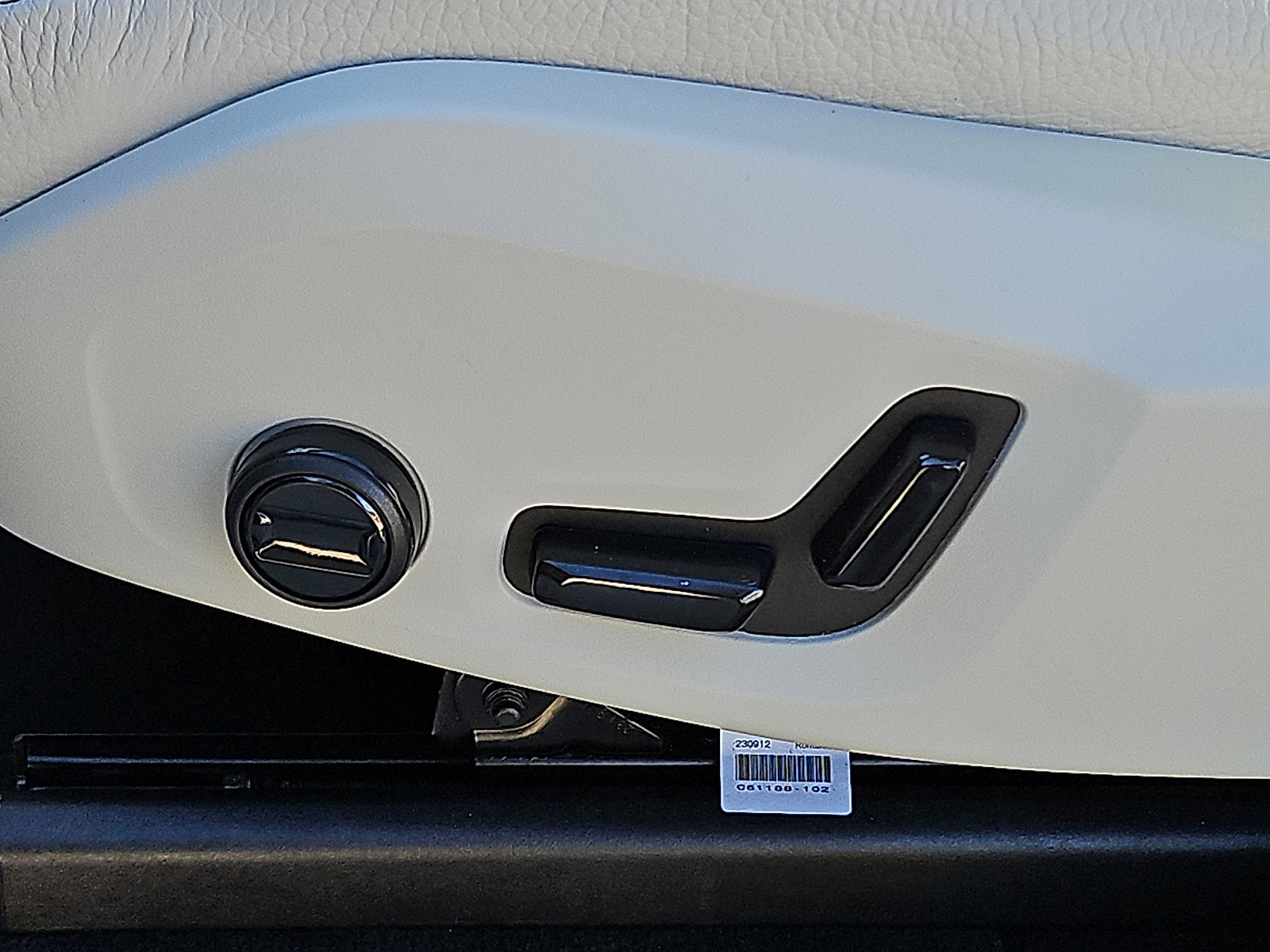 Certified 2024 Volvo XC90 B6 Plus w/ Protection Package Premier image 26