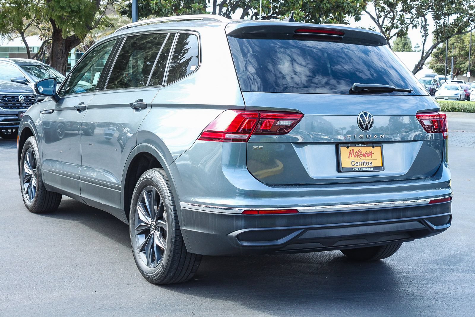 Used 2023 Volkswagen Tiguan SE FWD image 8