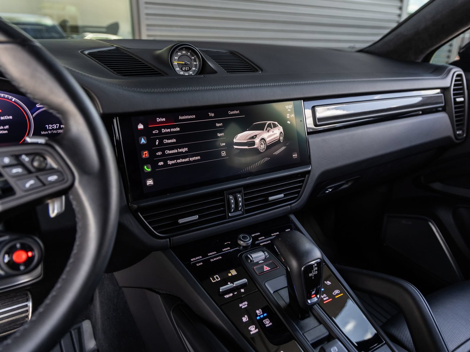Certified 2023 Porsche Cayenne Turbo GT AWD/4WD image 38