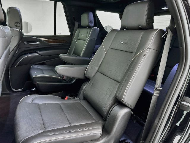 Used 2023 Cadillac Escalade Premium Luxury w/ Performance Package AWD/4WD image 25
