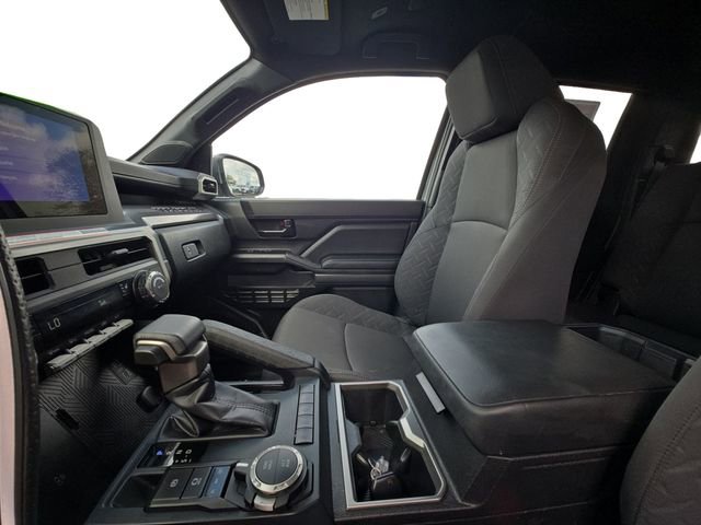 Used 2025 Toyota Tacoma SR5 AWD/4WD image 11