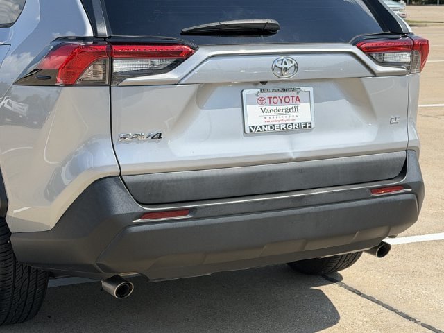 Used 2021 Toyota RAV4 LE FWD image 6