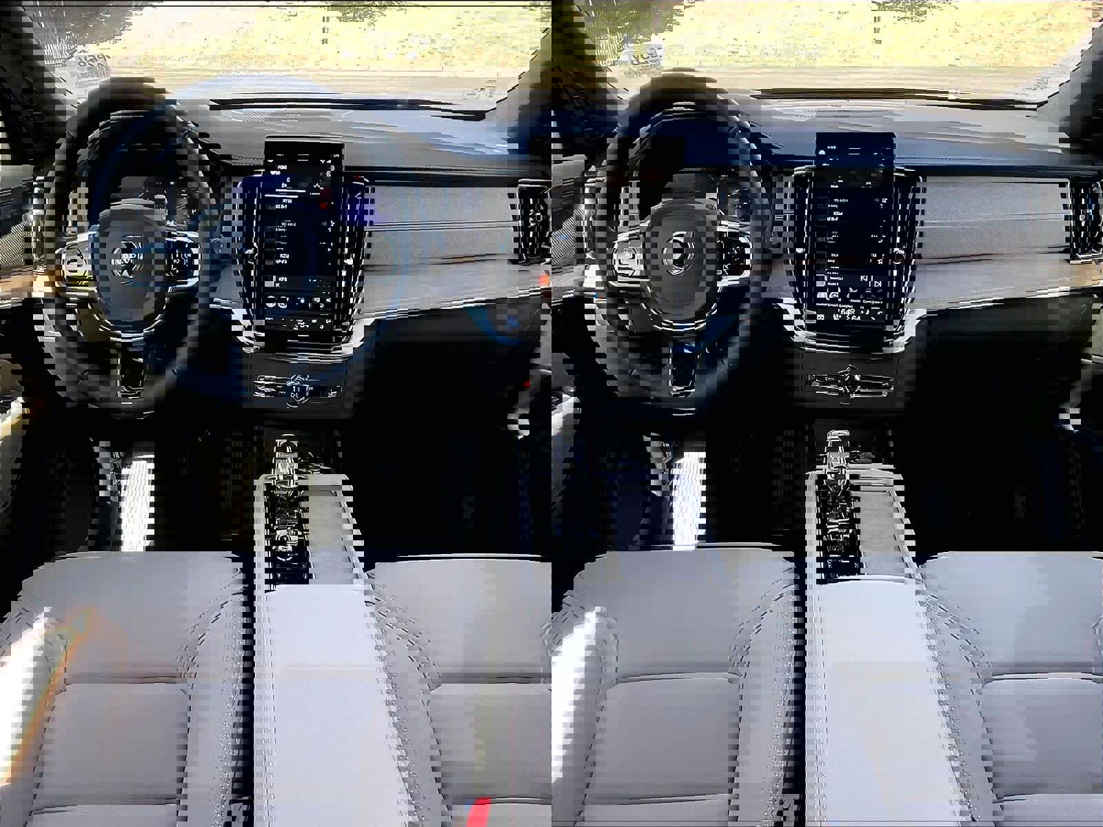 New 2026 Volvo XC90 B5 Plus w/ Protection Package image 7