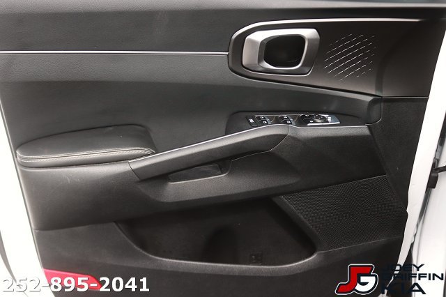Certified 2026 Kia Sorento LX FWD image 11