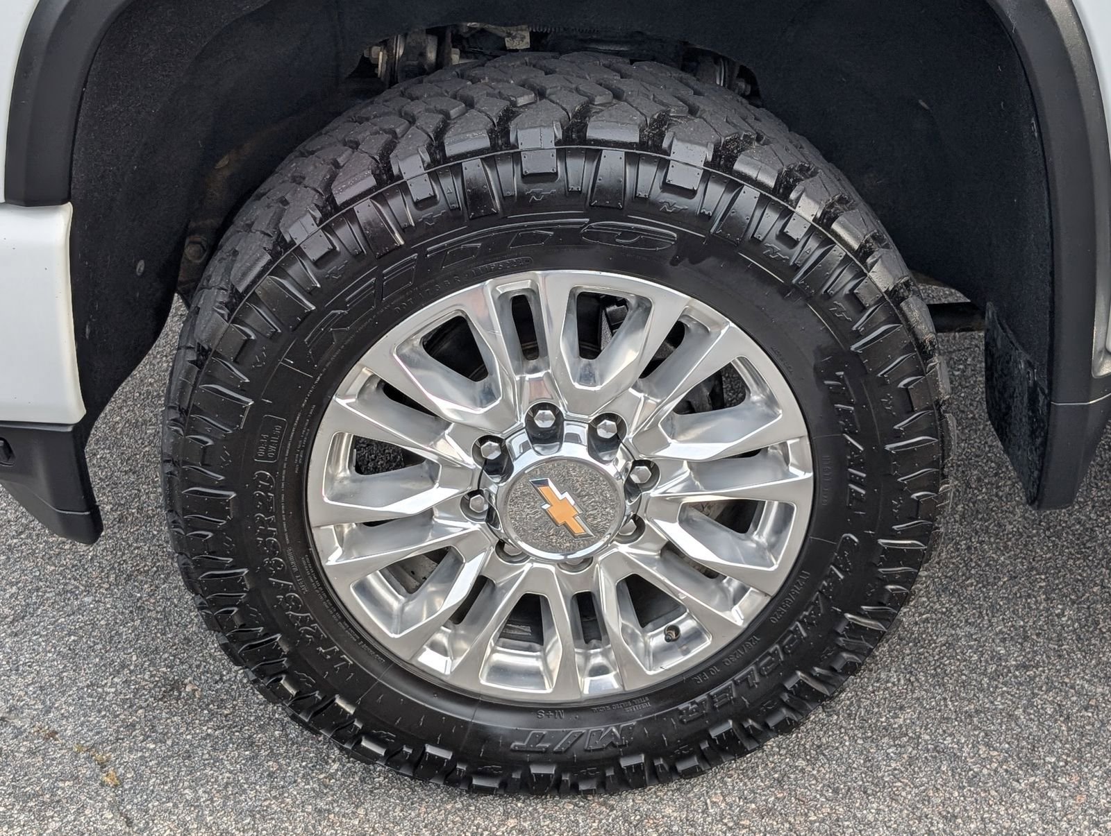 Used 2022 Chevrolet Silverado 2500 High Country w/ Technology Package AWD/4WD image 13