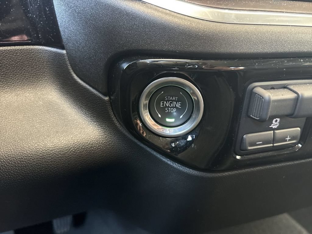 Certified 2025 GMC Sierra 1500 SLT AWD/4WD image 17