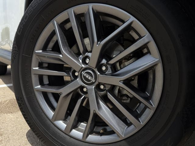 Used 2024 Nissan Rogue S AWD/4WD image 10