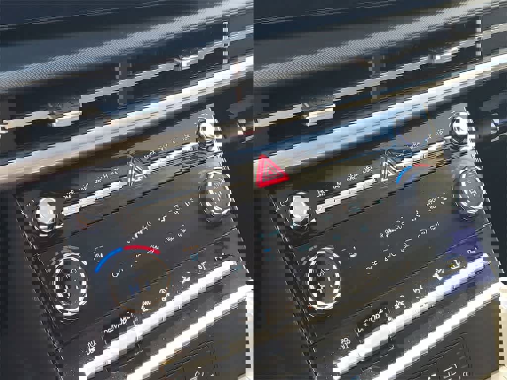 Used 2025 Hyundai Santa Fe XRT image 28