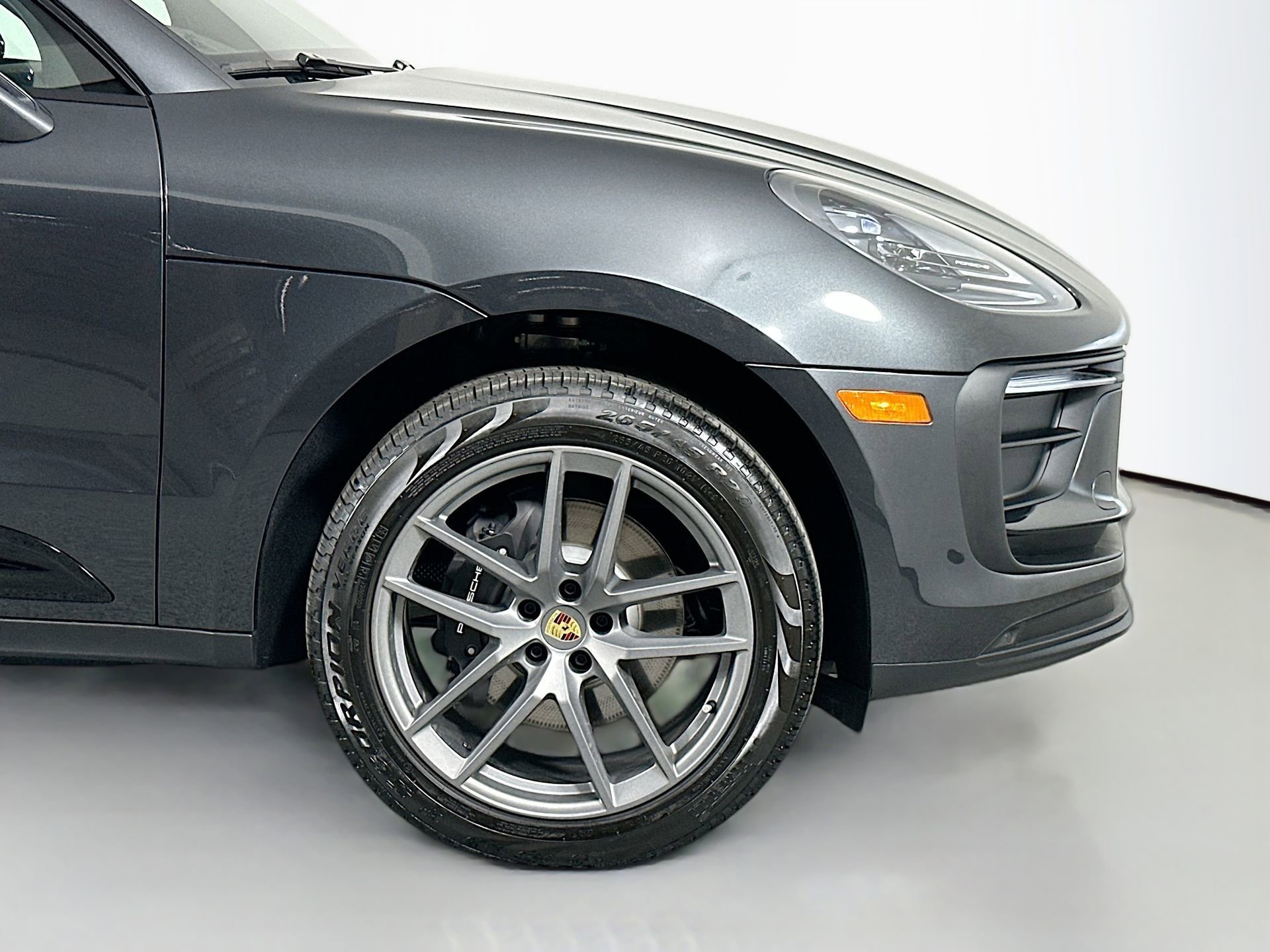 Certified 2025 Porsche Macan image 14