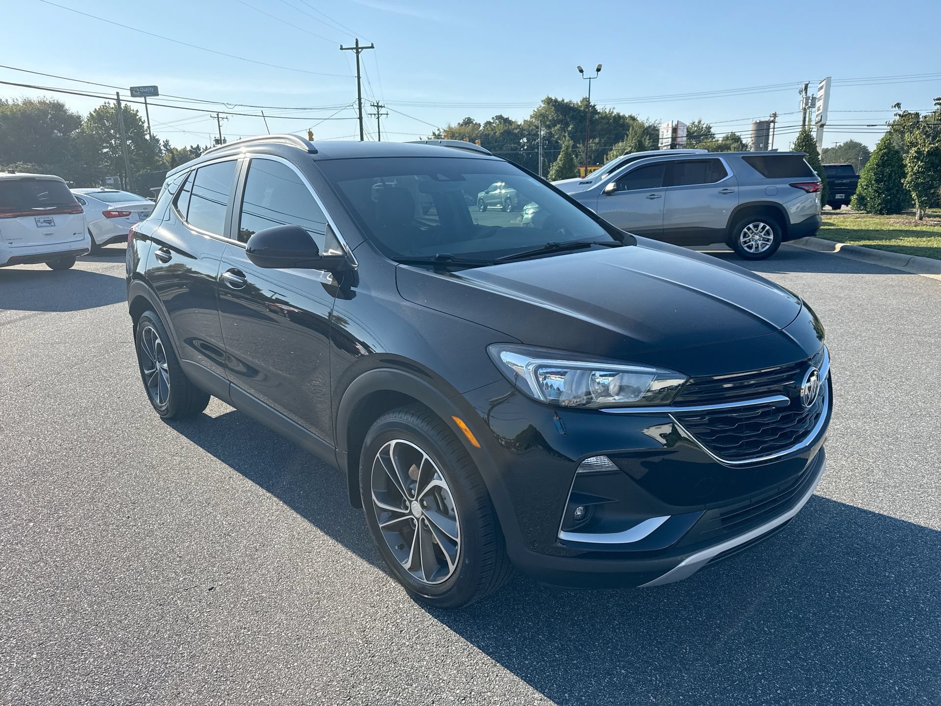 Used 2022 Buick Encore GX Select FWD image 2