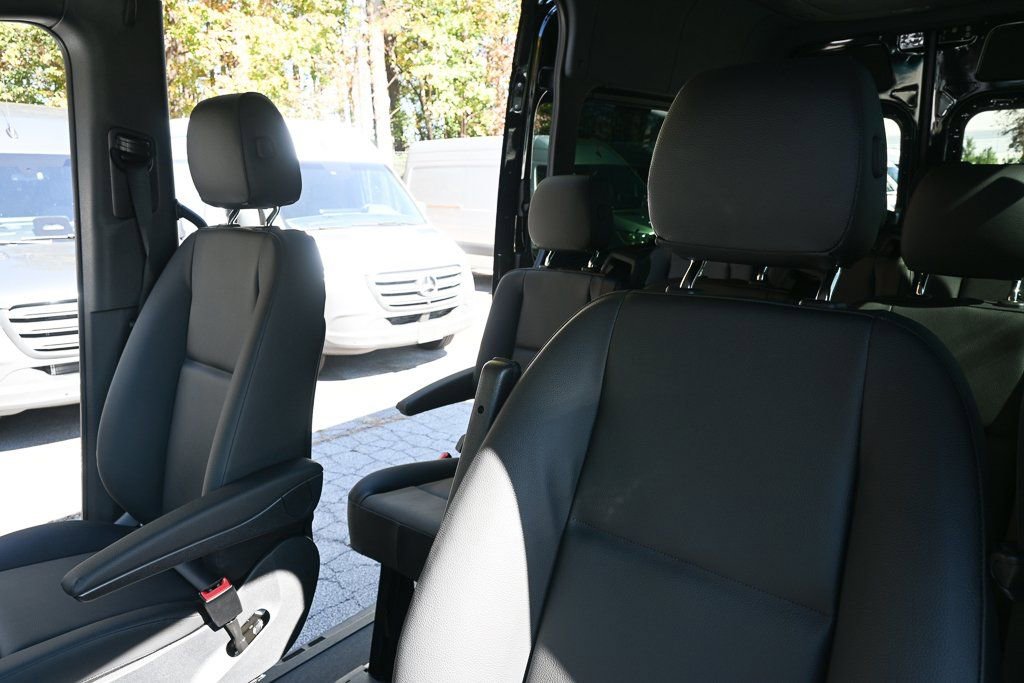 Used 2025 Mercedes-Benz Sprinter 2500 image 4