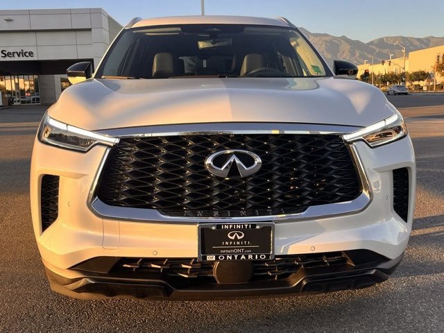Certified 2025 INFINITI QX60 Luxe w/ Vision Package image 3