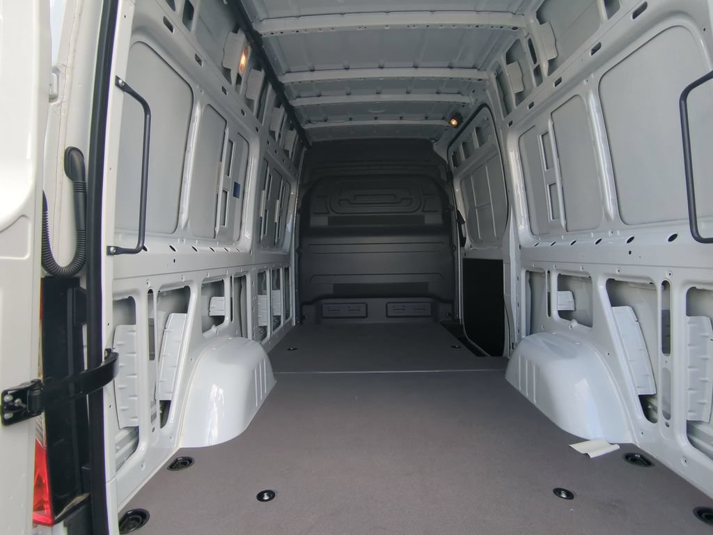 Used 2025 Mercedes-Benz Sprinter 2500 image 22