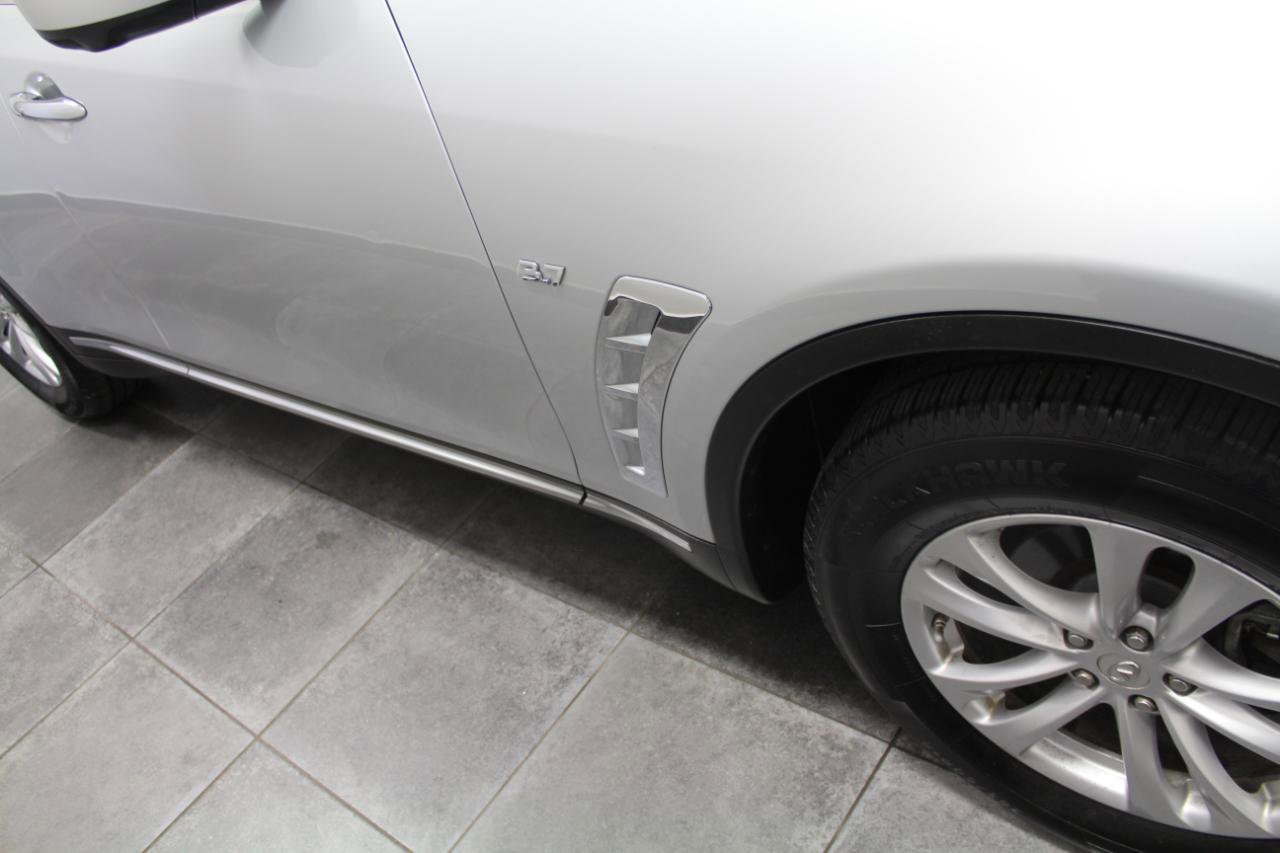 Used 2017 INFINITI QX70 AWD w/ Premium Package image 37