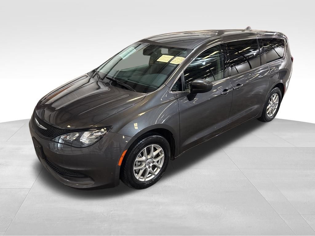 Used 2023 Chrysler Voyager LX image 9