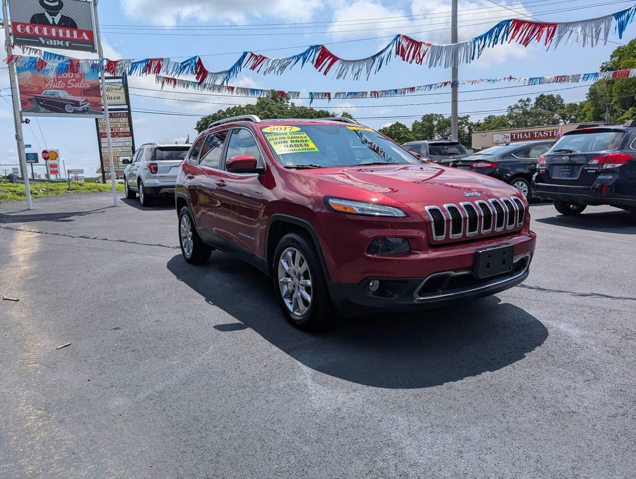 Used 2017 Jeep Cherokee Limited image 2