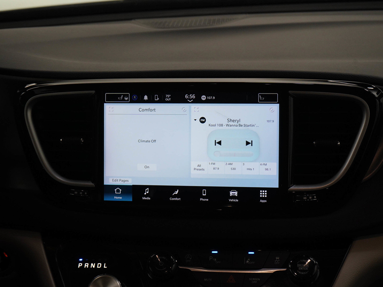 Used 2023 Chrysler Pacifica Touring-L FWD image 16