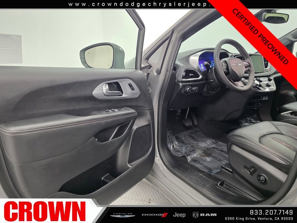 Certified 2022 Chrysler Pacifica Touring-L w/ S Appearance Package image 23